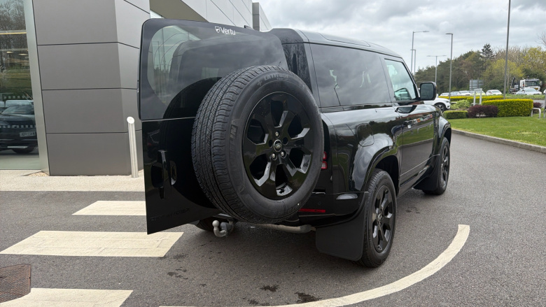 Land Rover Defender 3.0 D250 X-Dynamic HSE 90 3dr Auto Diesel Estate